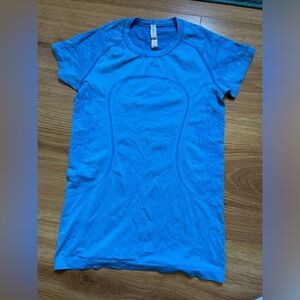 Lululemon Swiftly Workout Shirt